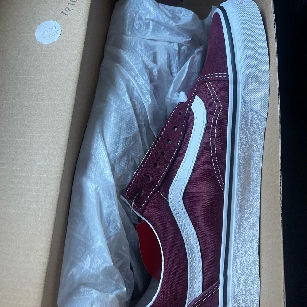 Selling my brand new unworn vans - Picture 3 of 3